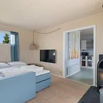 Nis - 250m From The Sea By Interhome