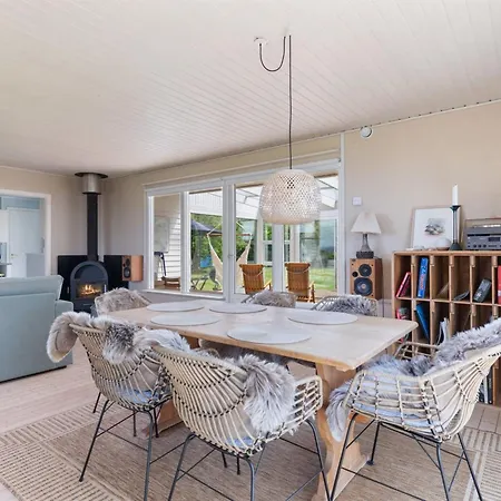 Nis - 250m From The Sea By Interhome Vakantiehuis