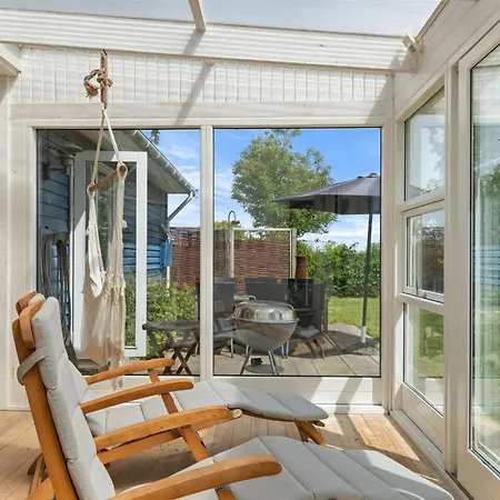 Nis - 250m From The Sea By Interhome