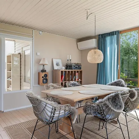 Nis - 250m From The Sea By Interhome